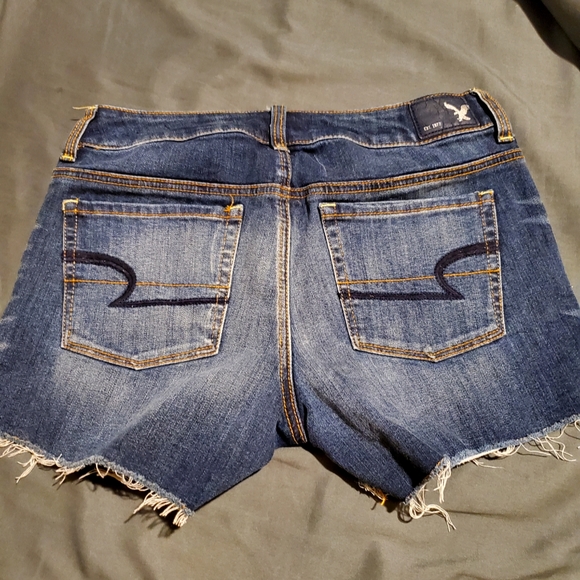 Size 4 American Eagle shorts - Picture 2 of 2